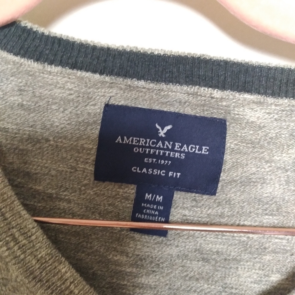 American Eagle Men's Classic Fit V Neck Cotton Sweater Size Medium - Picture 8 of 10